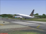 Continental 767-400 touching down at St. Maarten