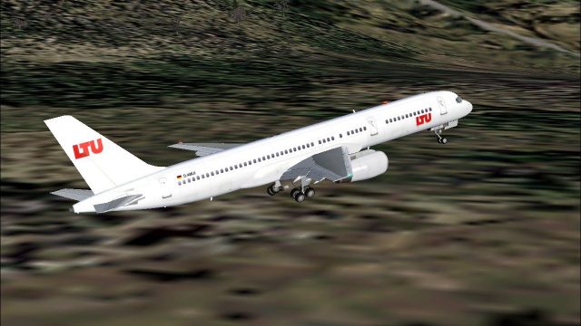 Screenshot 1 — LTU Boeing 757-2G5 D-AUMI
