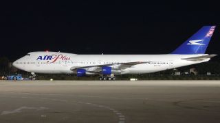 Screenshot 1 — Air Plus Comet Boeing 747-200