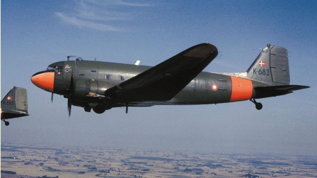 Screenshot 1 — Royal Danish Douglas DC-3
