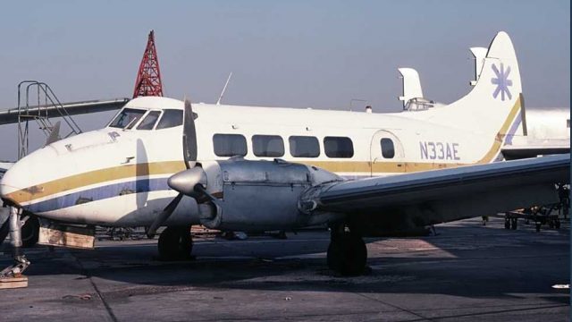 Screenshot 1 — DeHavilland DH104 Dove N33AE