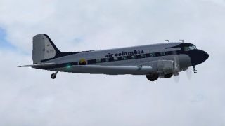 Screenshot 1 — Air Colombia Douglas DC-3
