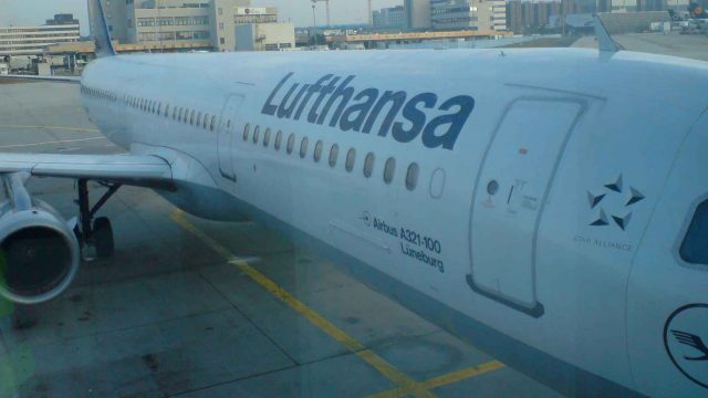 Screenshot 1 — Lufthansa Airbus A321-100