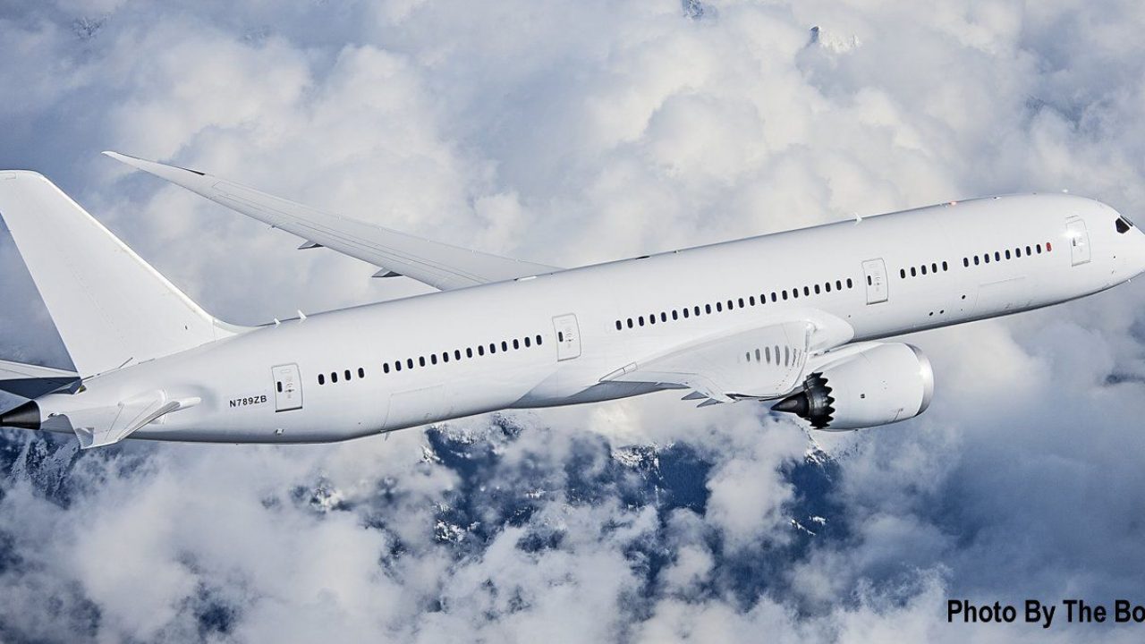 【写真集】THE BIRTH OF THE 787 DREAMLINER The Birth of the 787 Dreamliner | Amazon.com.br