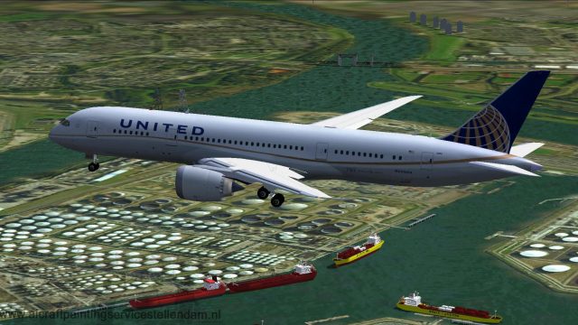 Screenshot 1 — United Airlines Boeing 787-8 N20904