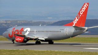 Screenshot 1 — Jet2.com Boeing 737-500