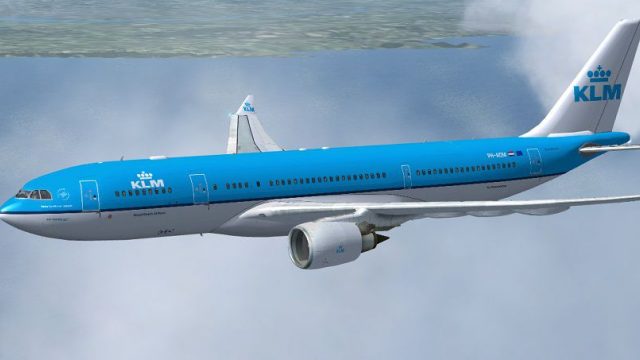 Screenshot 1 — KLM Airbus A330-203 PH-AOM