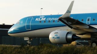 Screenshot 2 — KLM Cityhopper Embraer 190 Two Livery Pack