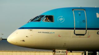 Screenshot 1 — KLM Cityhopper Embraer 190 Two Livery Pack