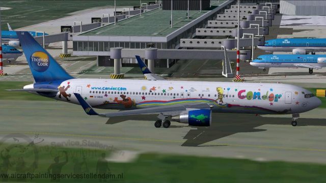 Screenshot 1 — Condor "Heart of Children" Boeing 767-300, Thomas Cook Tail