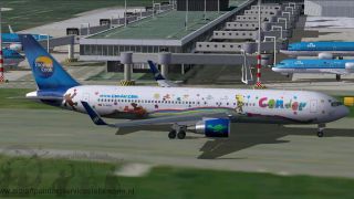 Screenshot 1 — Condor "Heart of Children" Boeing 767-300, Thomas Cook Tail