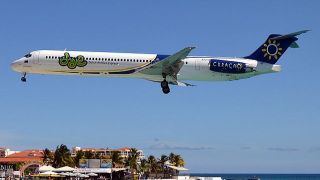 Screenshot 1 — Dutch Antilles Express McDonnell Douglas MD-83