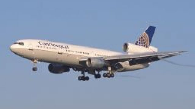 Screenshot 1 — Continental 1990's Douglas DC-10-30