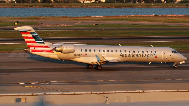 Screenshot 1 — American Eagle CRJ700