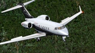 Screenshot 1 — Challenger 300 M-OZZA