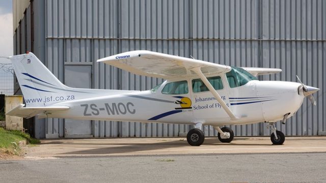 Screenshot 1 — Cessna 172 ZS-MOC