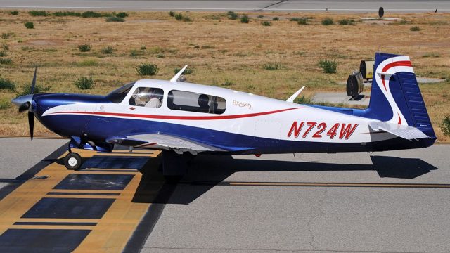 Screenshot 1 — Red & Blue/Blue & Red Mooney Bravo