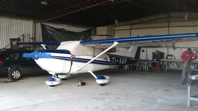 Screenshot 1 — Cessna C172R TI-AWR