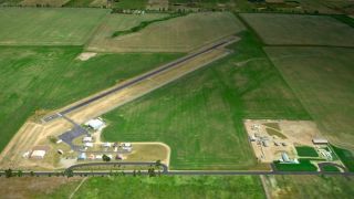 Screenshot 7 — CEN3 Three Hills Airport Scenery