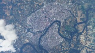 Screenshot 2 — Albi, France City Area Scenery