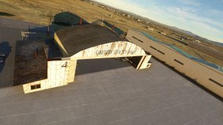 Screenshot 1 — Gravricks Hangar/Kodiak Hangar (KIYK) - Inyokern, CA Scenery