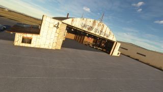 Screenshot 2 — Gravricks Hangar/Kodiak Hangar (KIYK) - Inyokern, CA Scenery