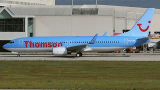 Screenshot 1 — Thomson Airways 737-800