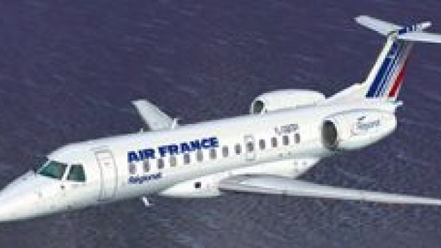 Screenshot 1 — Platinum Airways ERJ 135