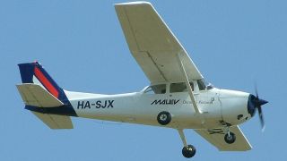 Screenshot 2 — Malev Pilot School Cessna C-172N