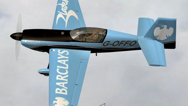 Screenshot 1 — Extra 300S - Blades Display Team
