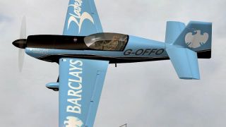 Screenshot 1 — Extra 300S - Blades Display Team