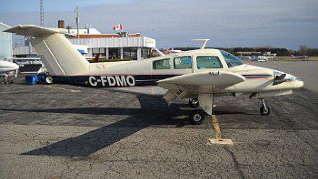 Screenshot 1 — Beechcraft Duchess C-FDMO Repaint