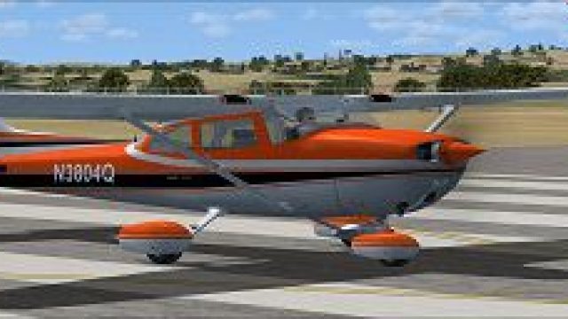 Screenshot 1 — Orange Cessna Skyhawk 172
