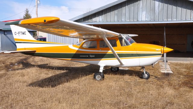 Screenshot 1 — Cessna 172SP Skyhawk N7745J