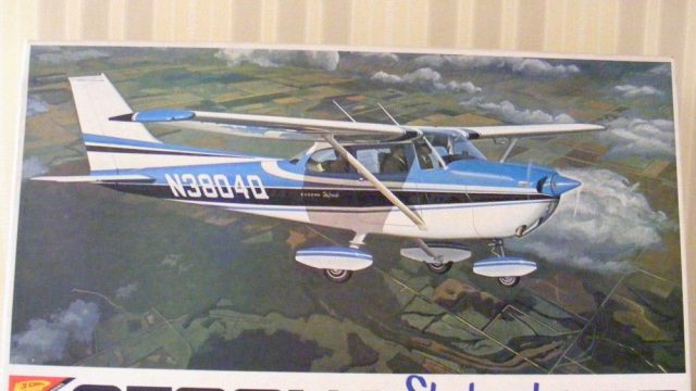 Screenshot 1 — Blue And White Cessna 172