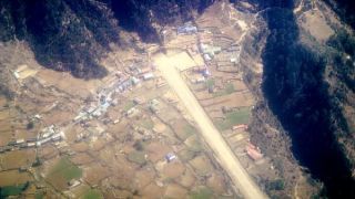 Screenshot 1 — The Most Dangerous Airports: Lukla V2 Mission