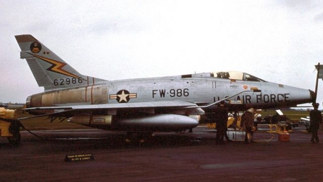 Screenshot 1 — North American Aviation F-100D Super Sabre Trio