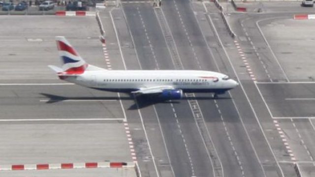 Screenshot 1 — The Most Dangerous Airports: Gibraltar Mission