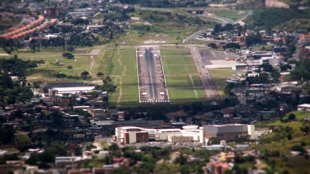 Screenshot 1 — The Most Dangerous Airports: Toncontin Mission