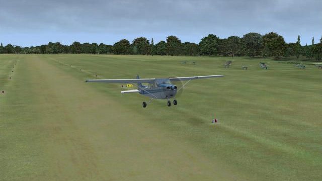 Screenshot 1 — EDHE Uetersen Airfield Scenery