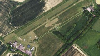 Screenshot 1 — Deanland Airfield Scenery