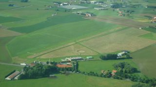 Screenshot 3 — Moorsele Airstrip Scenery