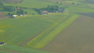 Screenshot 2 — Moorsele Airstrip Scenery