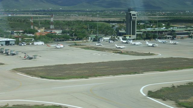 Screenshot 1 — Margarita Airport Scenery