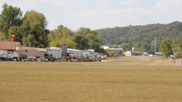 Screenshot 1 — Blue Lick Airport Scenery