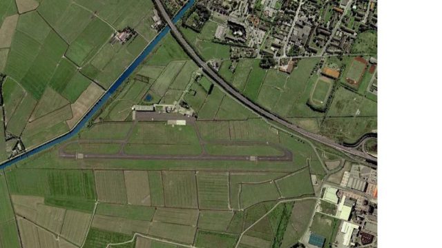 Screenshot 1 — Emden Airport Scenery