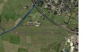 Screenshot 1 — Emden Airport Scenery