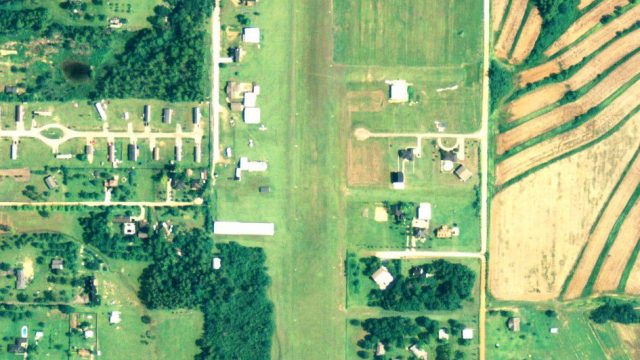 Screenshot 1 — Roy E. Gray Airport Scenery