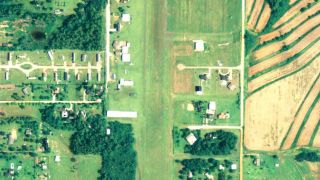 Screenshot 1 — Roy E. Gray Airport Scenery