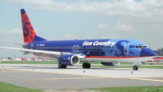 Screenshot 2 — 737-300 Sun Country Textures only for default 737